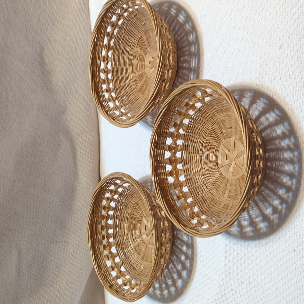 3 vintage 6 inch‎ round baskets